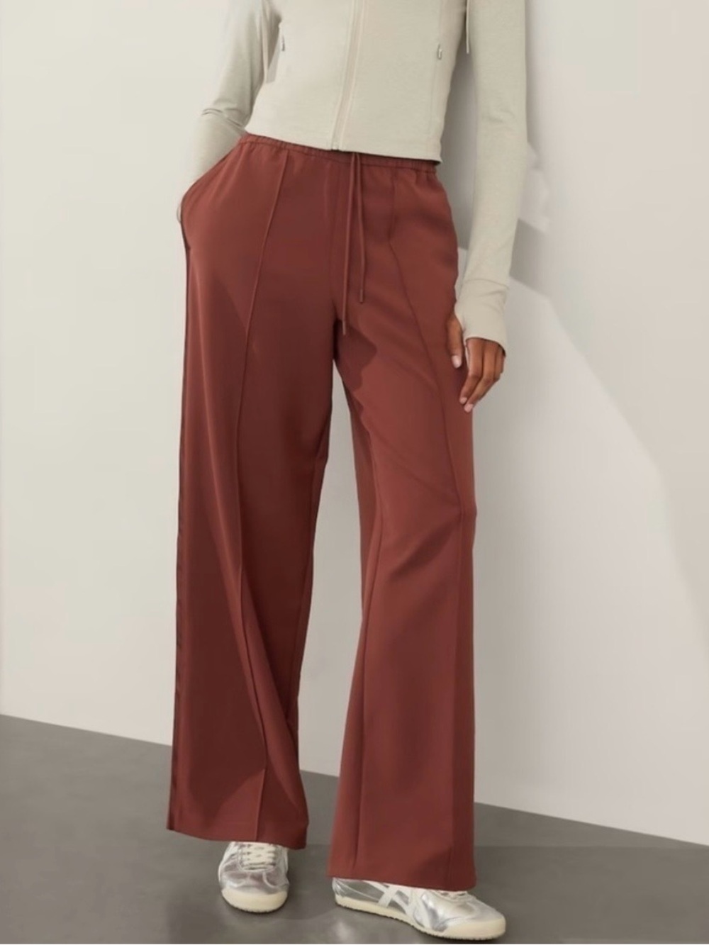 Athleta Endeavor High Rise Relaxed Pant In Cherrywood Brown Women's Size S
NWT